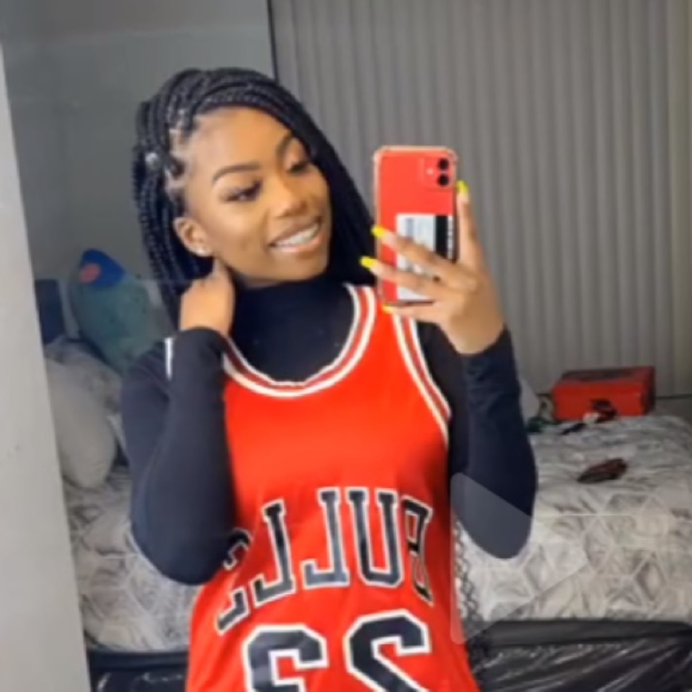 Meet your Posher, Nicole